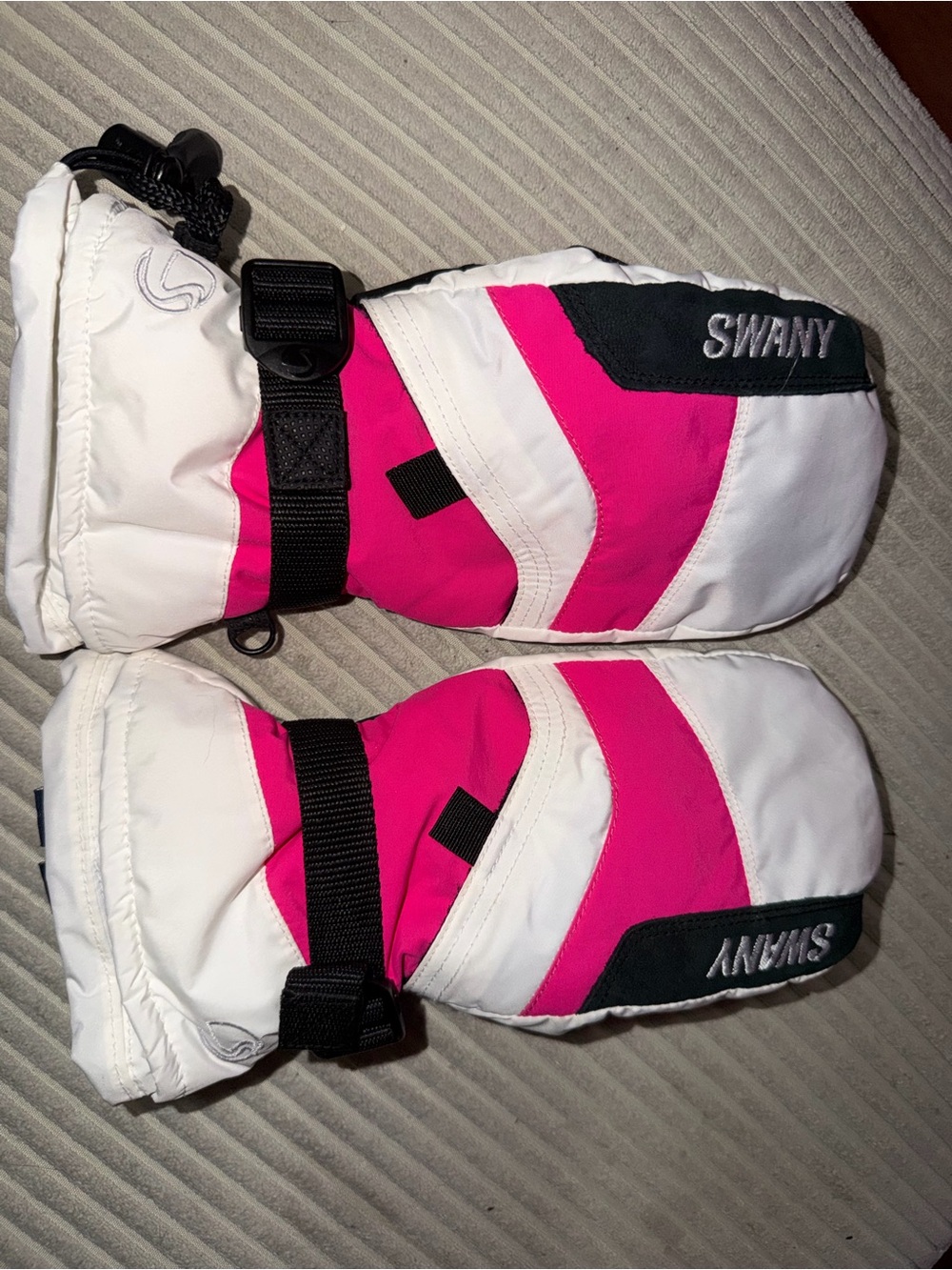 Swany Kids Mittens in White and Bright Pink